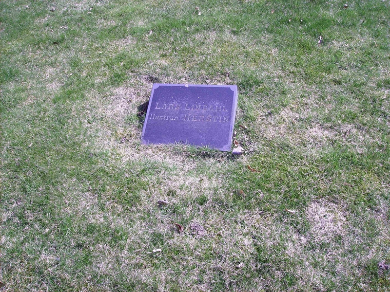 Grave number: LM 3 33  013