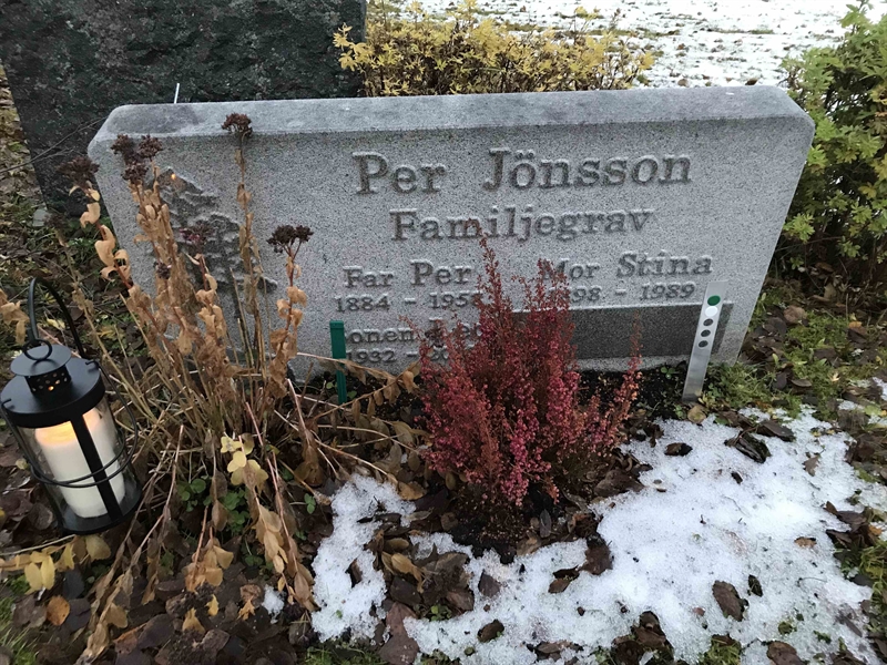 Grave number: UN J    16, 17