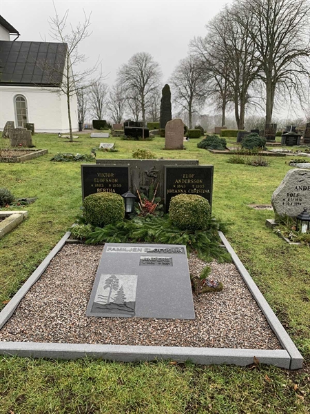 Grave number: SÖ B    23, 24