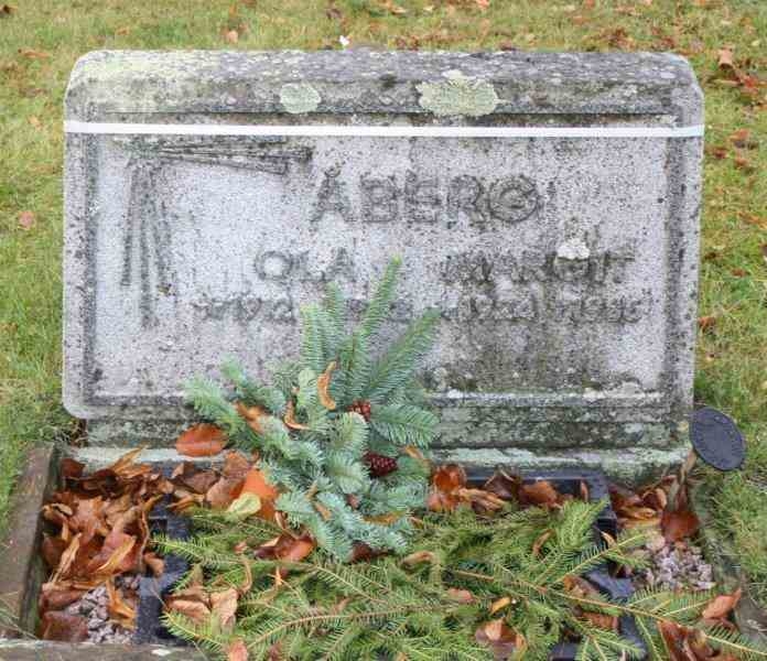 Grave number: 01 A   939-940