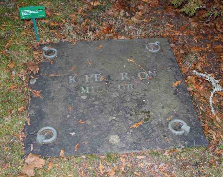 Grave number: 03 B    37-38