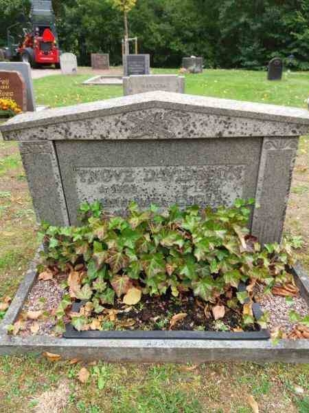 Grave number: 05 A   156-157