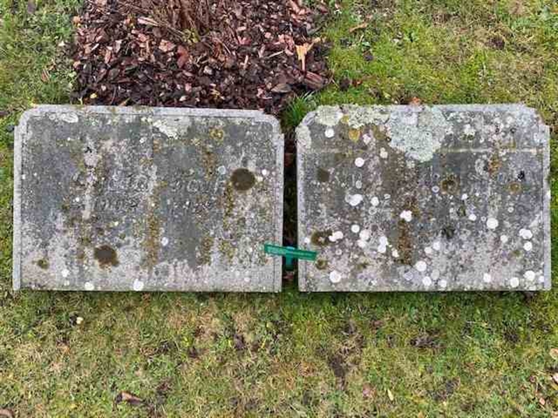 Grave number: 02 C   142-143