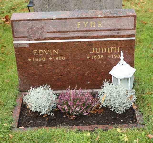 Grave number: 01 A   955-956