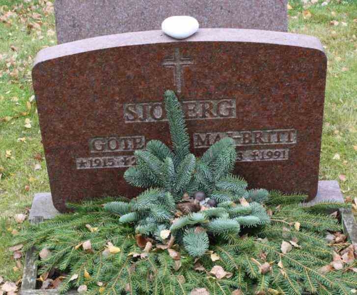 Grave number: 01 A   701-702