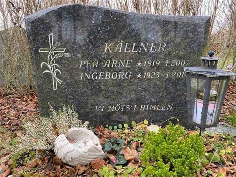 Grave number: 06 B   424-425