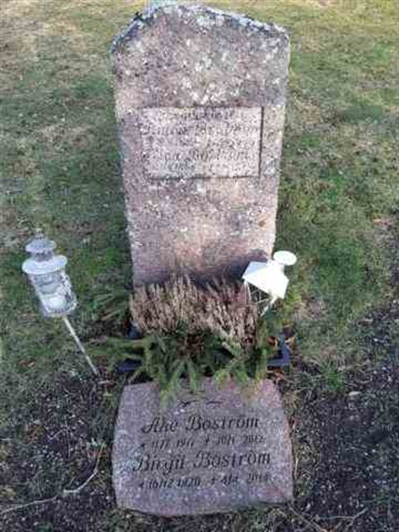 Grave number: 09 4    82-83