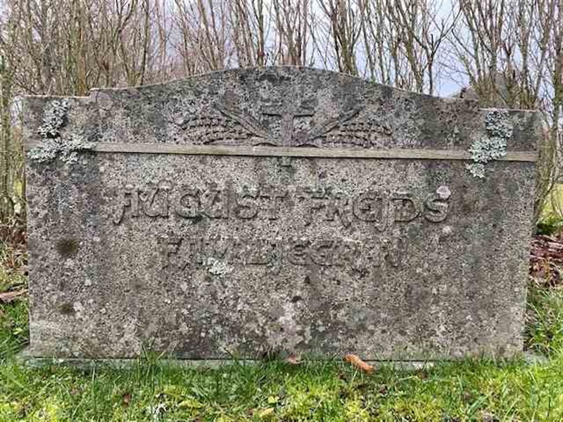 Grave number: 06 B   322-323