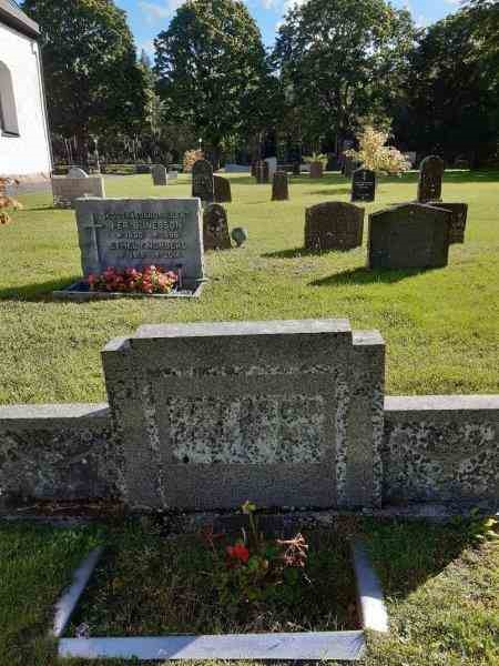 Grave number: 04 A   121-122