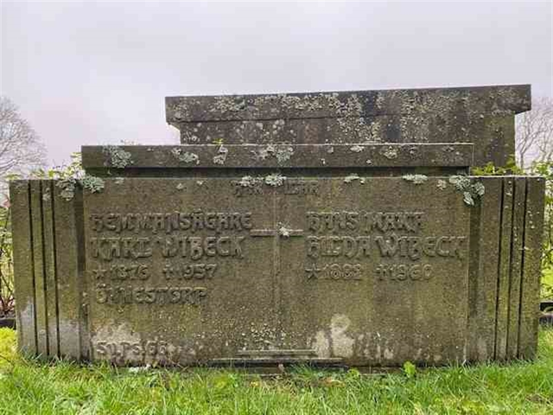 Grave number: 06 C   310-311