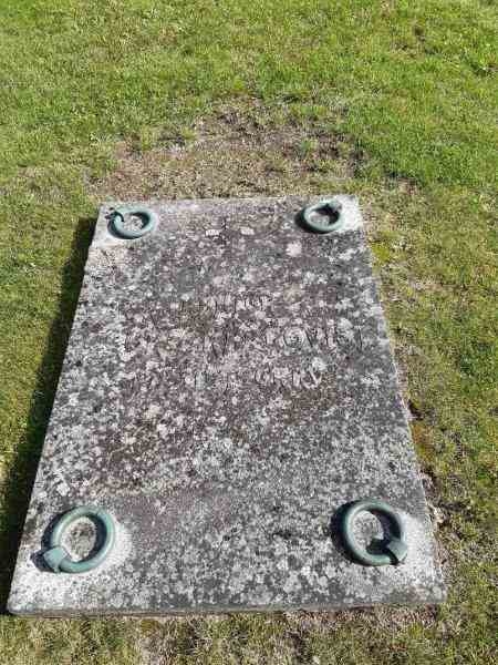 Grave number: 04 A   382-383