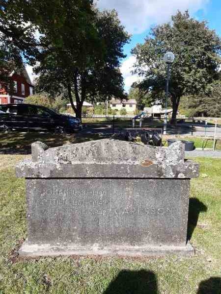 Grave number: 04 A   496-497