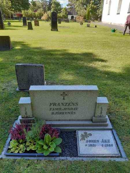 Grave number: 04 A   422-423