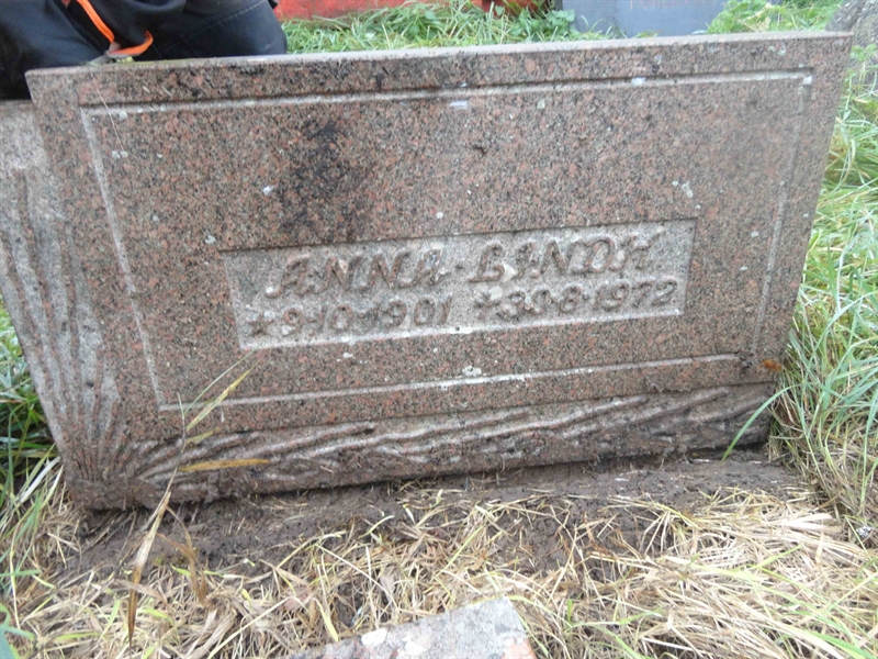 Grave number: 2 D   143