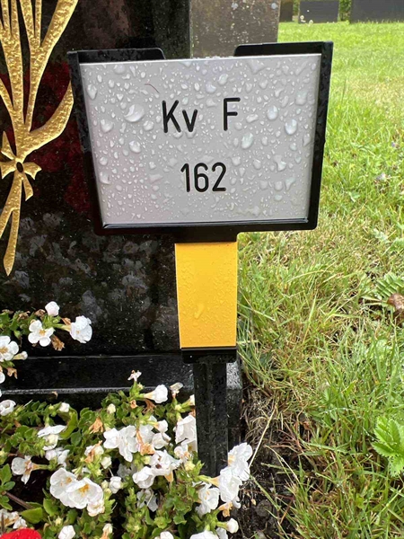 Grave number: 1 F   162