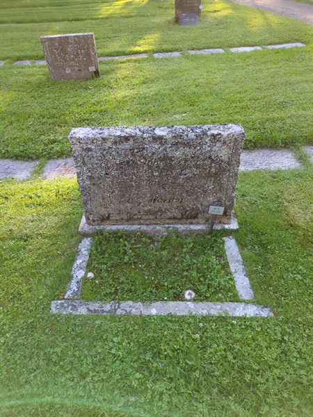 Grave number: 1 09   277-278