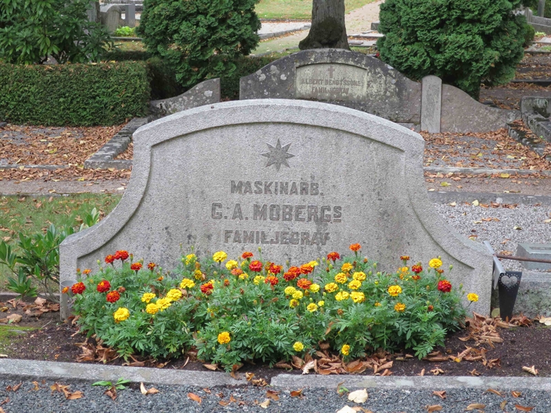 Grave number: HÖB 15    35