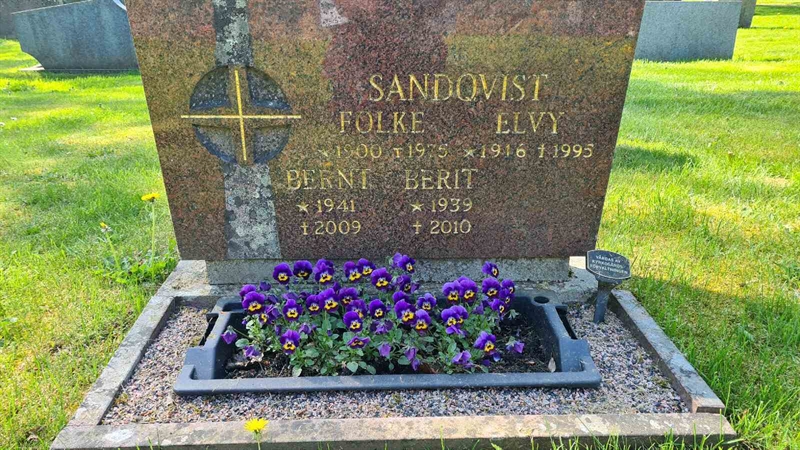 Grave number: M G 15 60-61