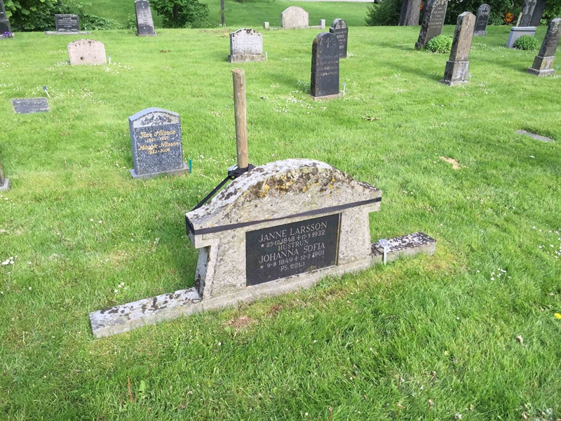 Grave number: ÖKK 3    51, 52