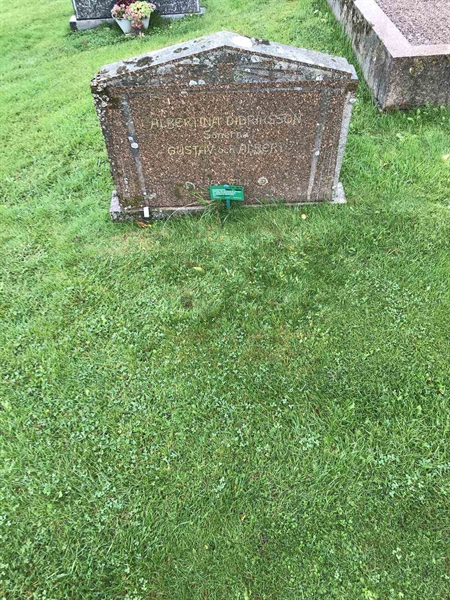 Grave number: B 01   153, 154