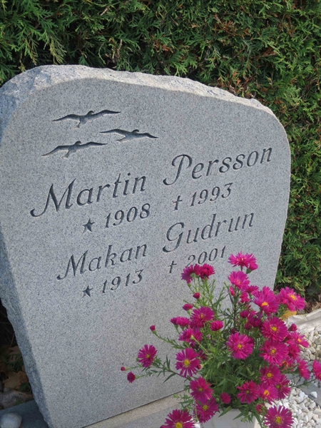 Grave number: HK M    81, 82