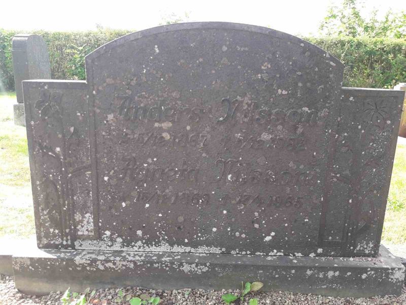 Grave number: TÖ 1    30