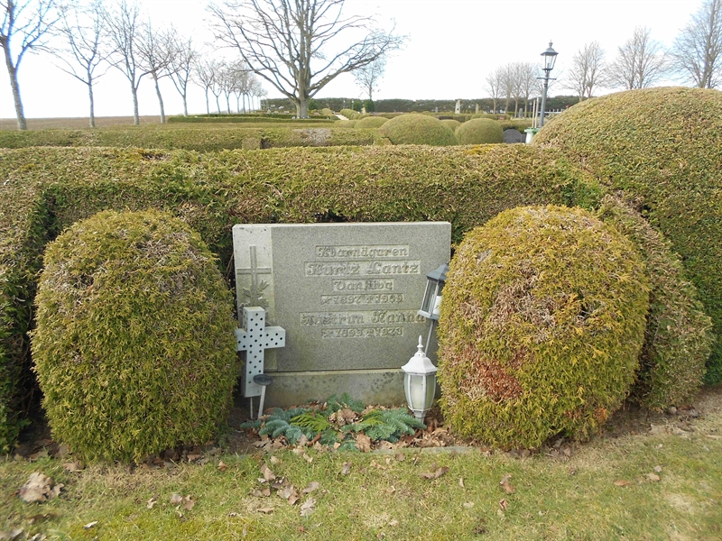 Grave number: V 28   138