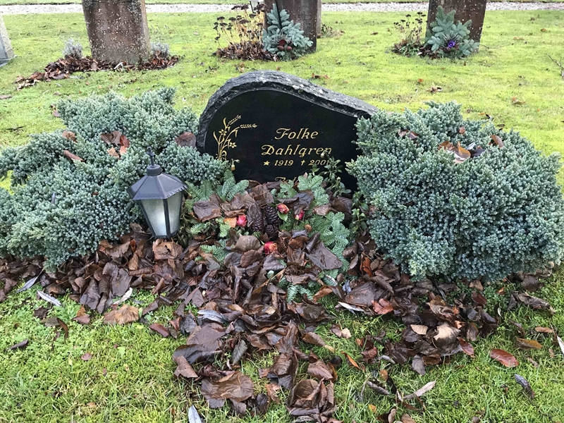Grave number: L A    64