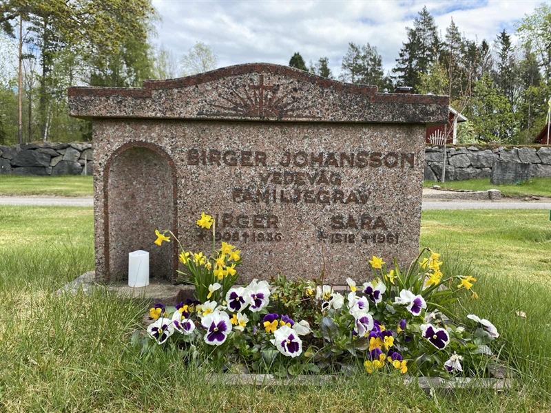 Grave number: 1 04 89, 90