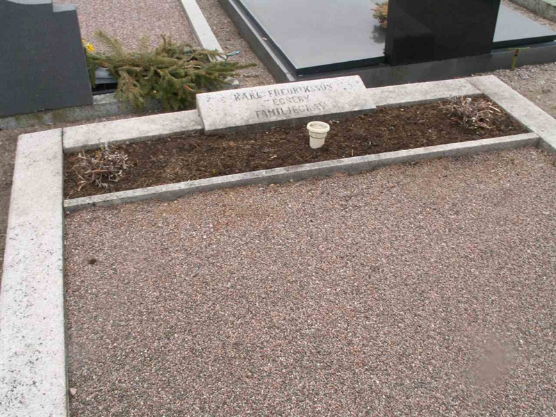 Grave number: TG 007  1100, 1101