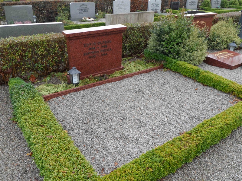 Grave number: ÖTN NVK2    59, 60