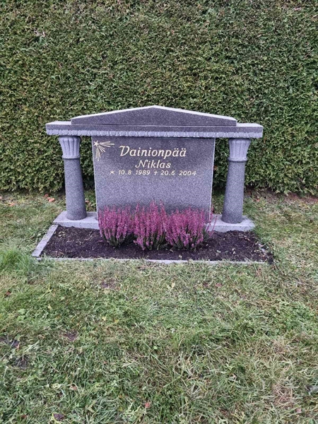 Grave number: 1 04    3