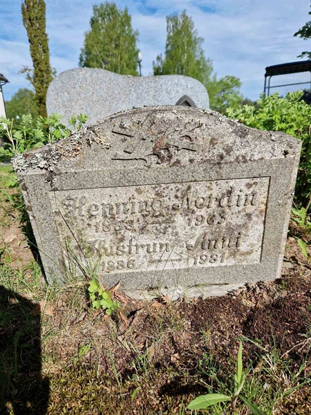 Grave number: 2 15 1933