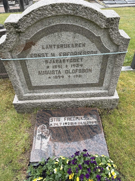 Grave number: SKF A   224, 225, 226