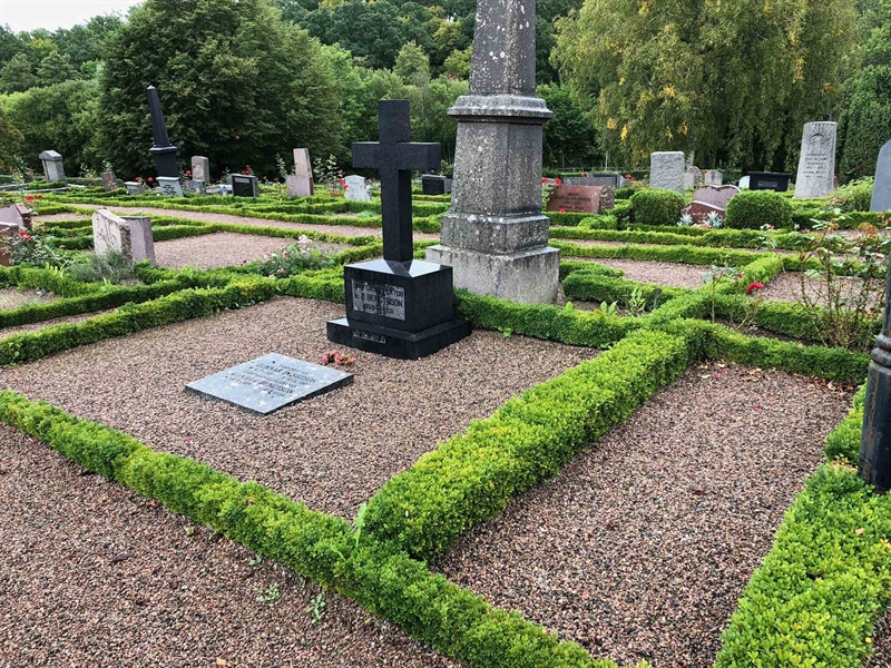 Grave number: Kå 26    23, 24, 25, 26, 27