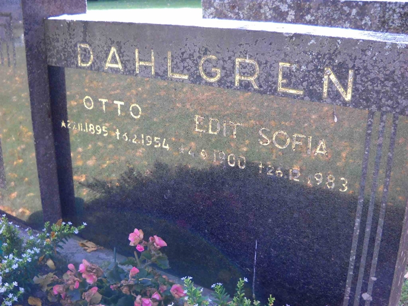 Grave number: 3 MB 17 15, 18