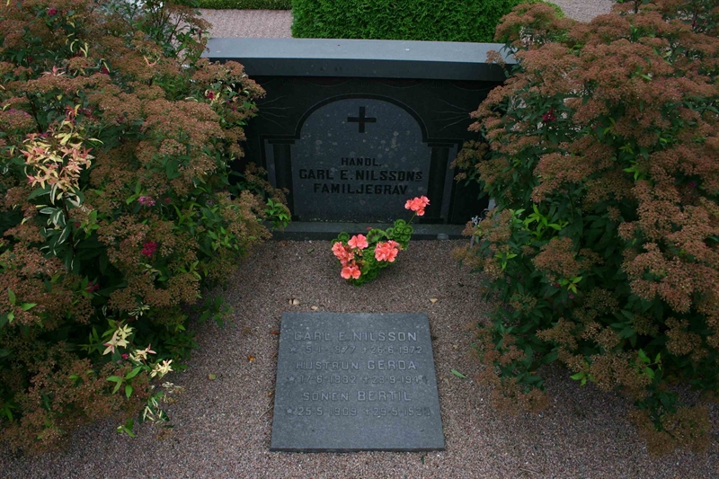 Grave number: NK SD B   167a, 167b