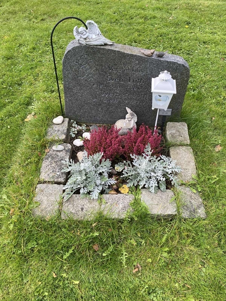 Hautatunnus: 2 C    82-83