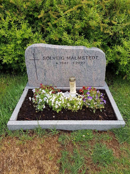 Grave number: kö 02 21   125-126