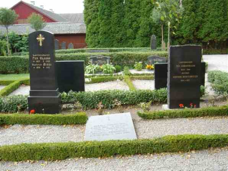 Grave number: FLÄ B    47a,   47b,   47c,   48a,   48b