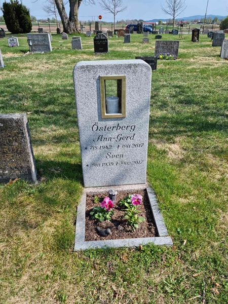 Grave number: D G 3   151a