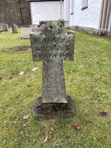 Grave number: L B 8