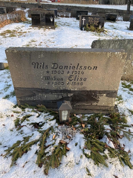 Grave number: Lax mell Kv4 97+98