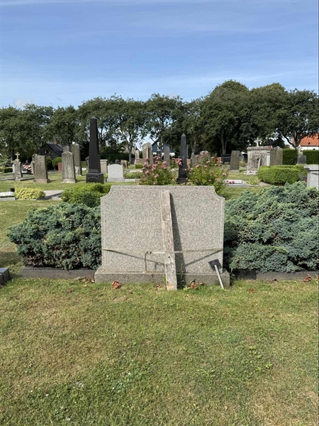 Grave number: ON C   440, 441