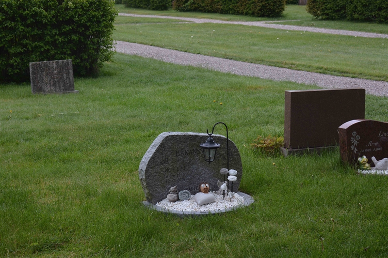 Grave number: SRN 2   255, 256