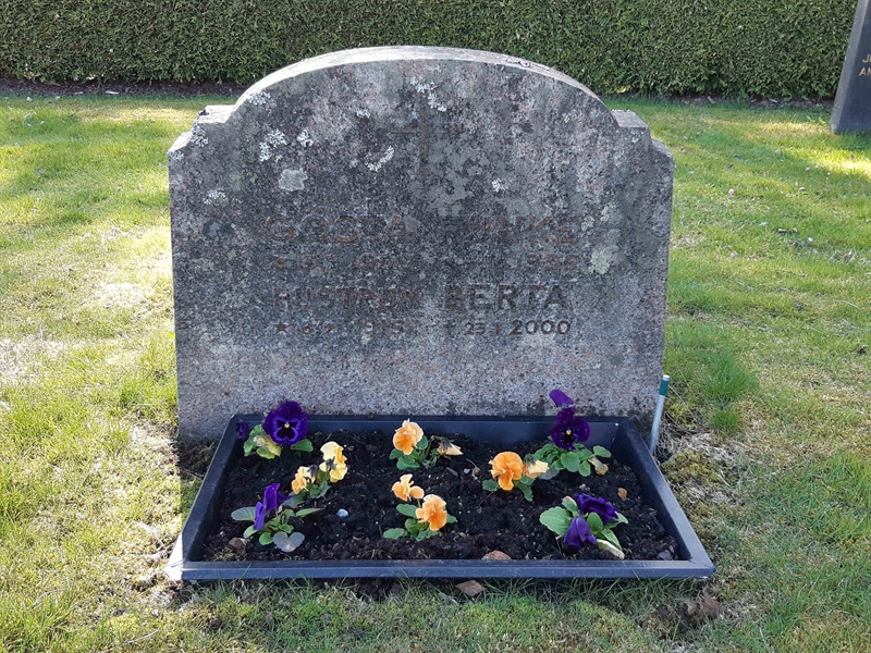 Grave number: KA 01    17