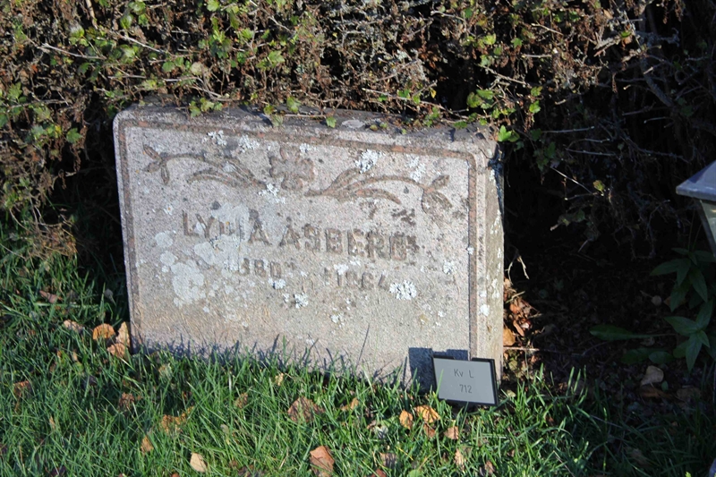 Grave number: A L  712