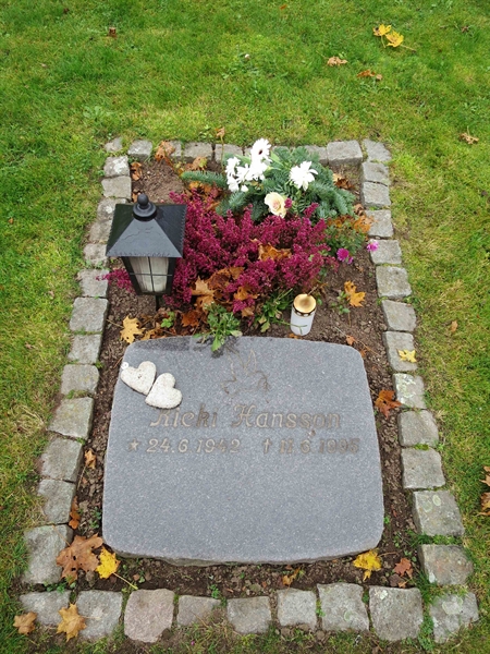 Grave number: HNB II    25