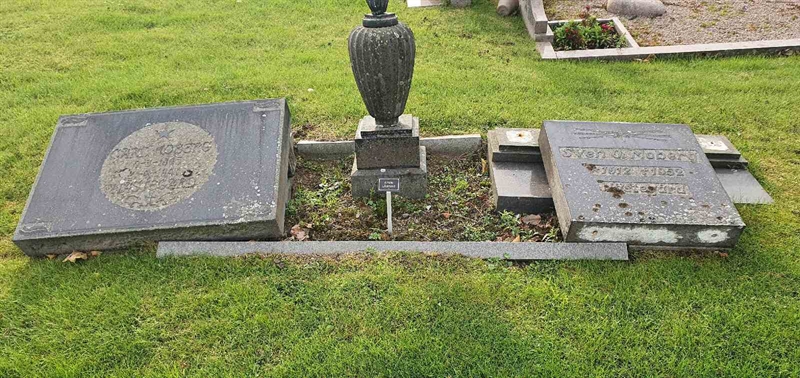 Grave number: GM 005  2293, 2294, 2295