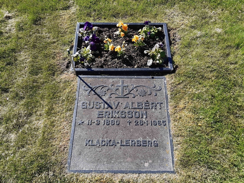 Grave number: KA 03    43